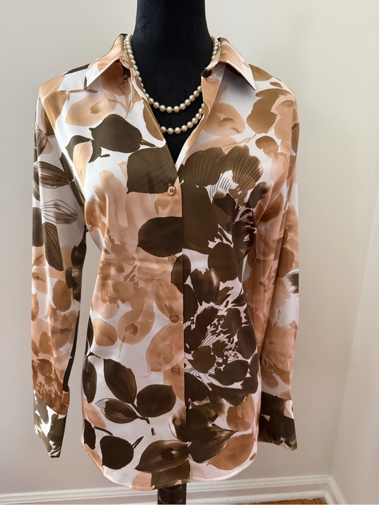 cupcakes & cashmere Tops - Cupcakes and Cashmere Brown and Cream Floral Silky Blouse Size M